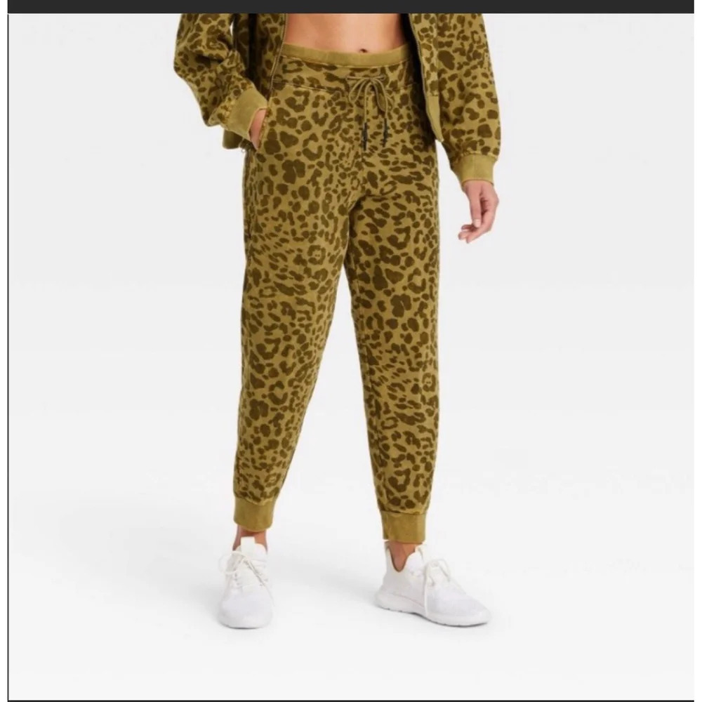 Joy Lab Women’s Jogger Pants Cheetah Print size XS